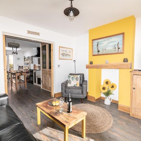Stylish 2 Bedrooms Cosy & Bright Cottage, Pet Friendly, Sleeps 5, Titchfield Village - Summer Special Offer!! - By Blue Puffin Stays Exterior foto