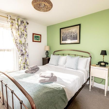 Stylish 2 Bedrooms Cosy & Bright Cottage, Pet Friendly, Sleeps 5, Titchfield Village - Summer Special Offer!! - By Blue Puffin Stays Exterior foto